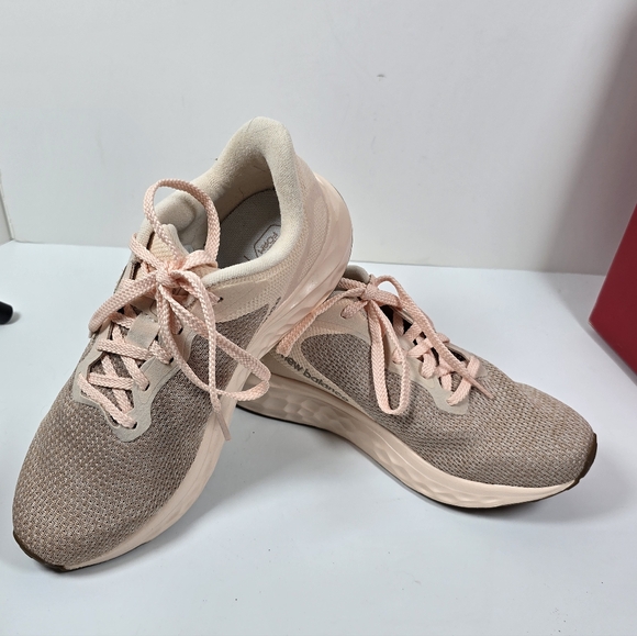 New Balance Fresh Foam Arishi V4 Womens Athletic Shoes 8.5 Nwt - Picture 4 of 10